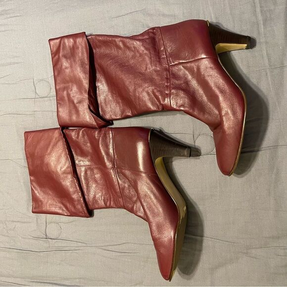 Etienne Aigner Red Heeled Boots with Vintage Flair - Picture 4 of 8